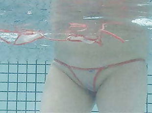 Bikini, Pod vodo