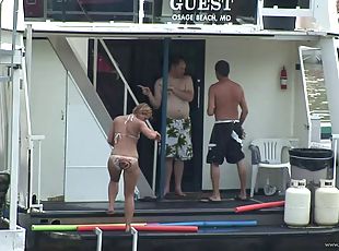 Nebuna, Bikini, Yacht